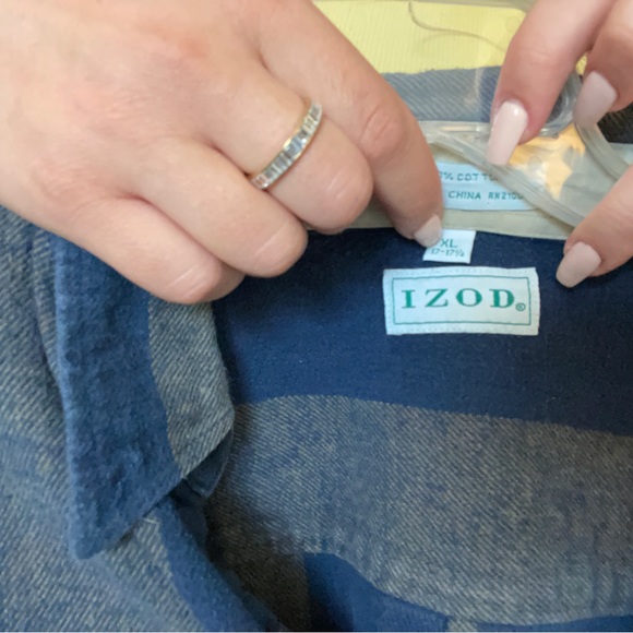 IZOD vintage crop button up collared shirt - Picture 7 of 7